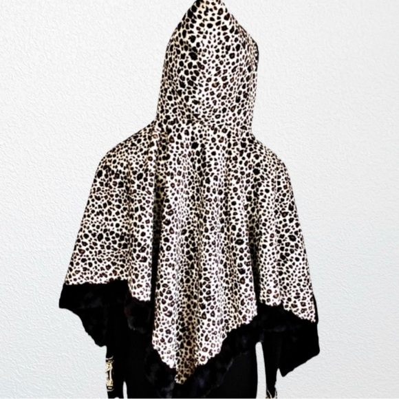 Reversible Faux Fur Hooded Cape/Poncho mink/Leopard/Animal Print OS - Picture 4 of 10